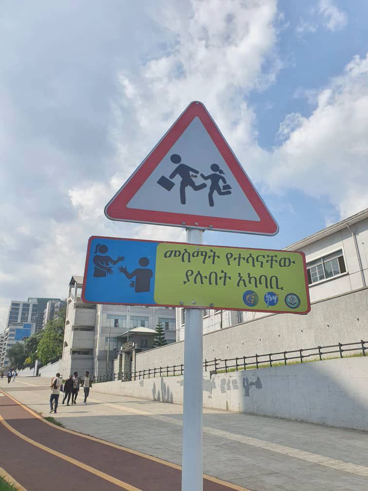 Safety-signs-for-deaf-pedestrians-were-installed.jpg
