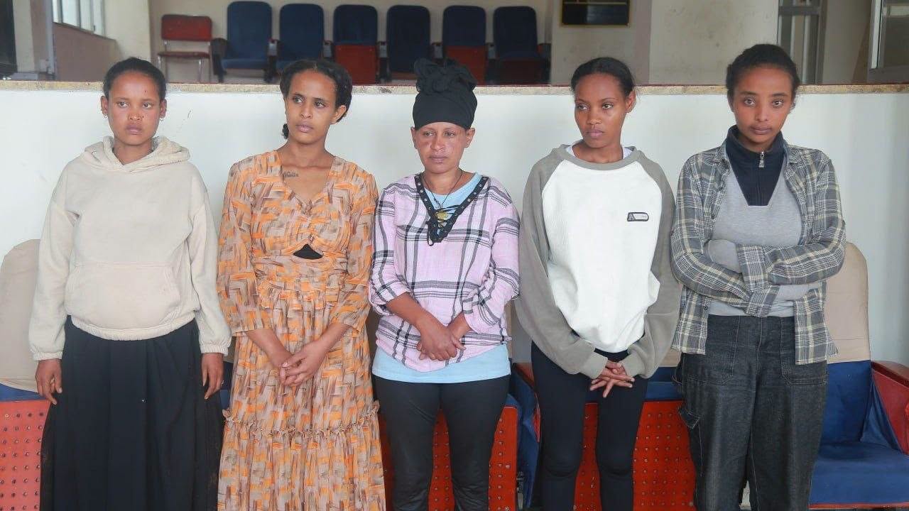 9-suspects-who-were-committing-the-crime-of-pretending-to.jpg